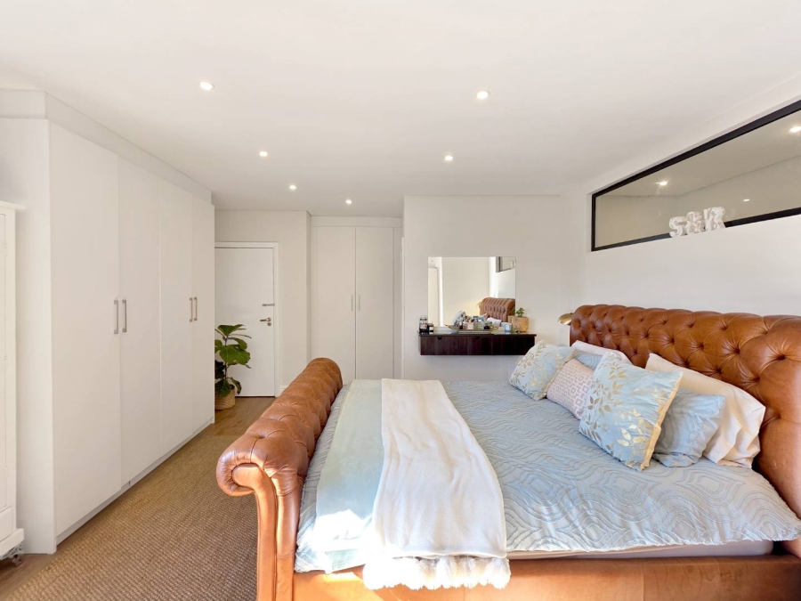2 Bedroom Property for Sale in Sea Point Western Cape